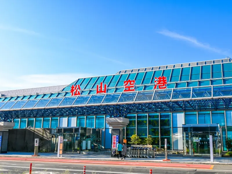 AV女優が撮影のために四国から飛行機で移動するイメージ画像