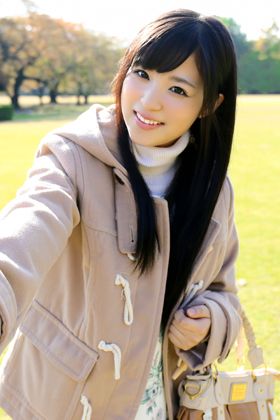 微笑む栄川乃亜